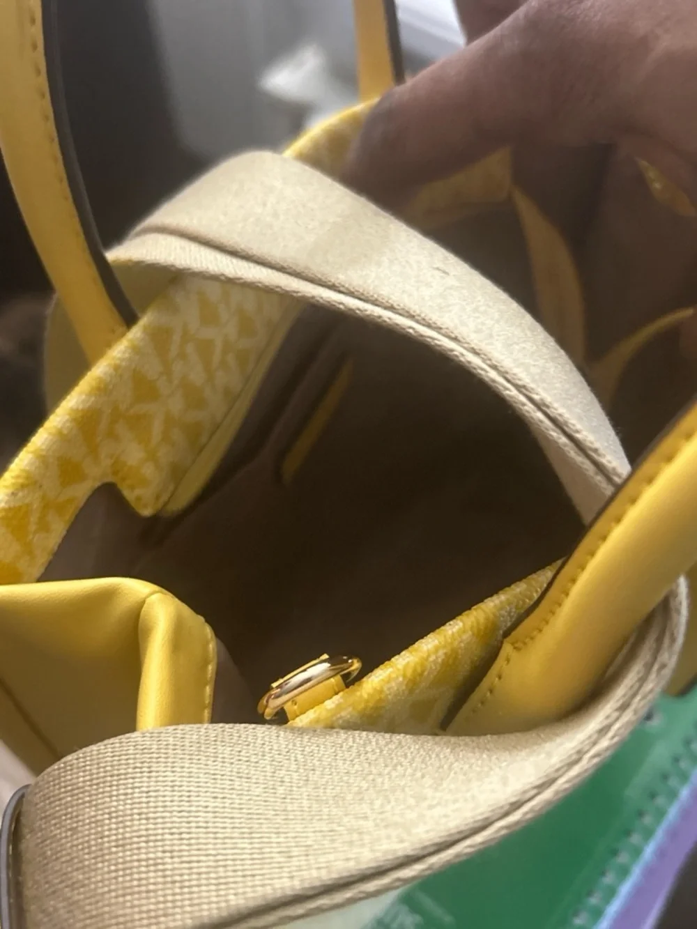 Michael Kors Ombré Yellow Signature Logo Tote w/ matching shoes size 8 set - Picture 2 of 5
